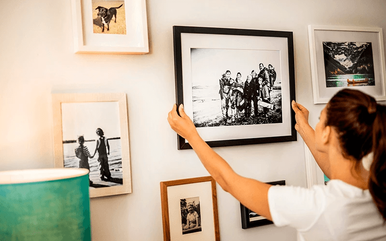 how to hang pictures without nails 